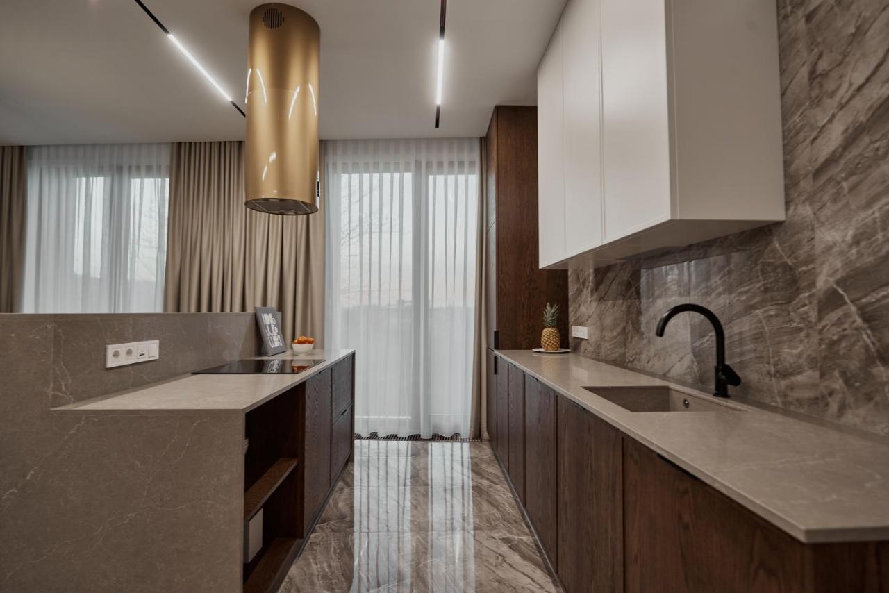Kostjukowski Apartments Avalon リヴィウ エクステリア 写真