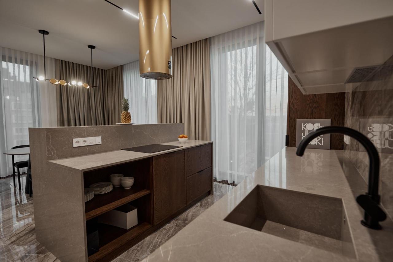 Kostjukowski Apartments Avalon リヴィウ エクステリア 写真